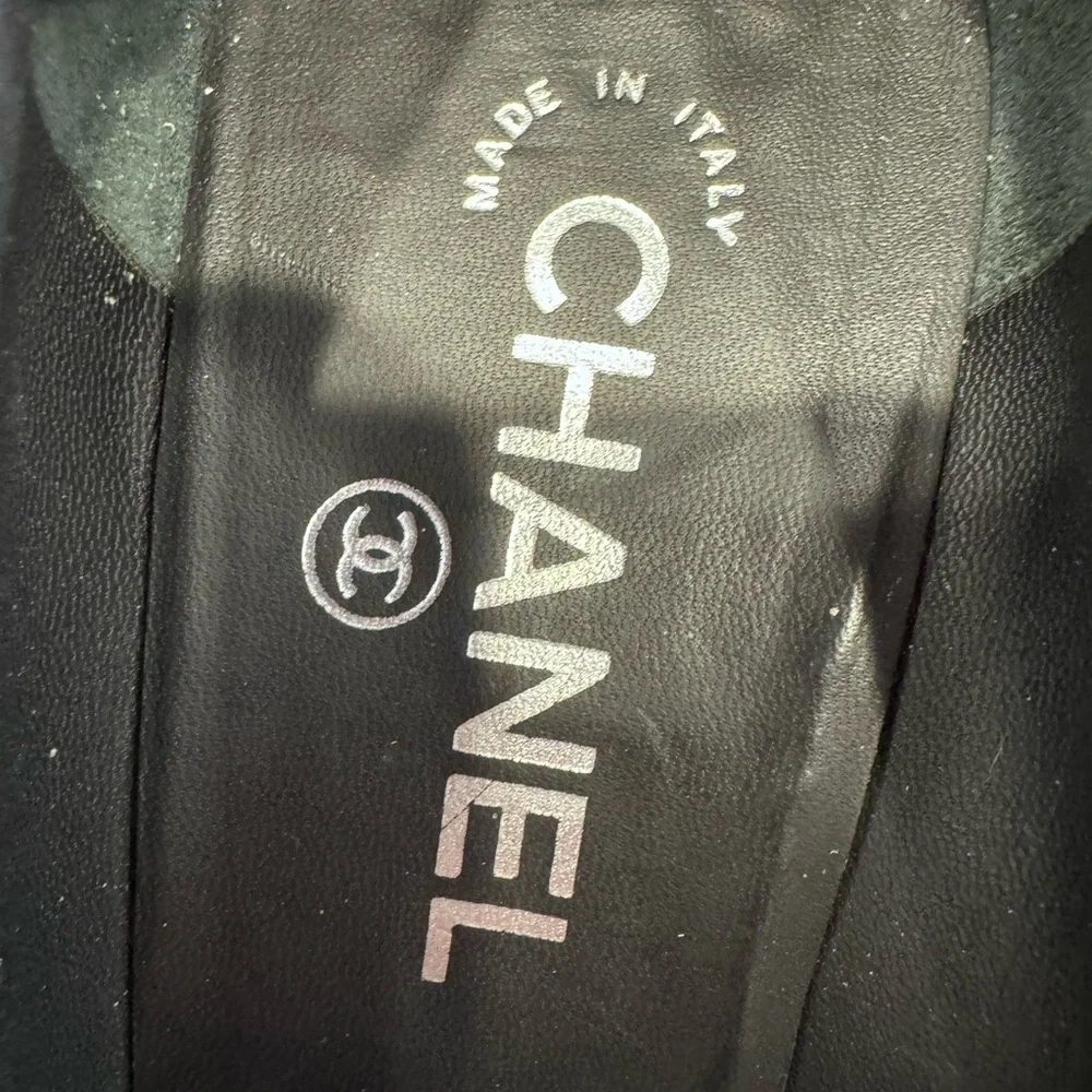 AUTHENTIC CHANEL 2013 Quilted Classic Pump size 37
